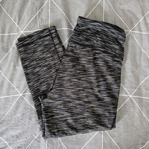 Black and Gray Patterned 3/4 Leggings